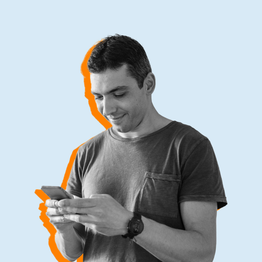 A nurse renewing their registration with CNO on a smartphone.